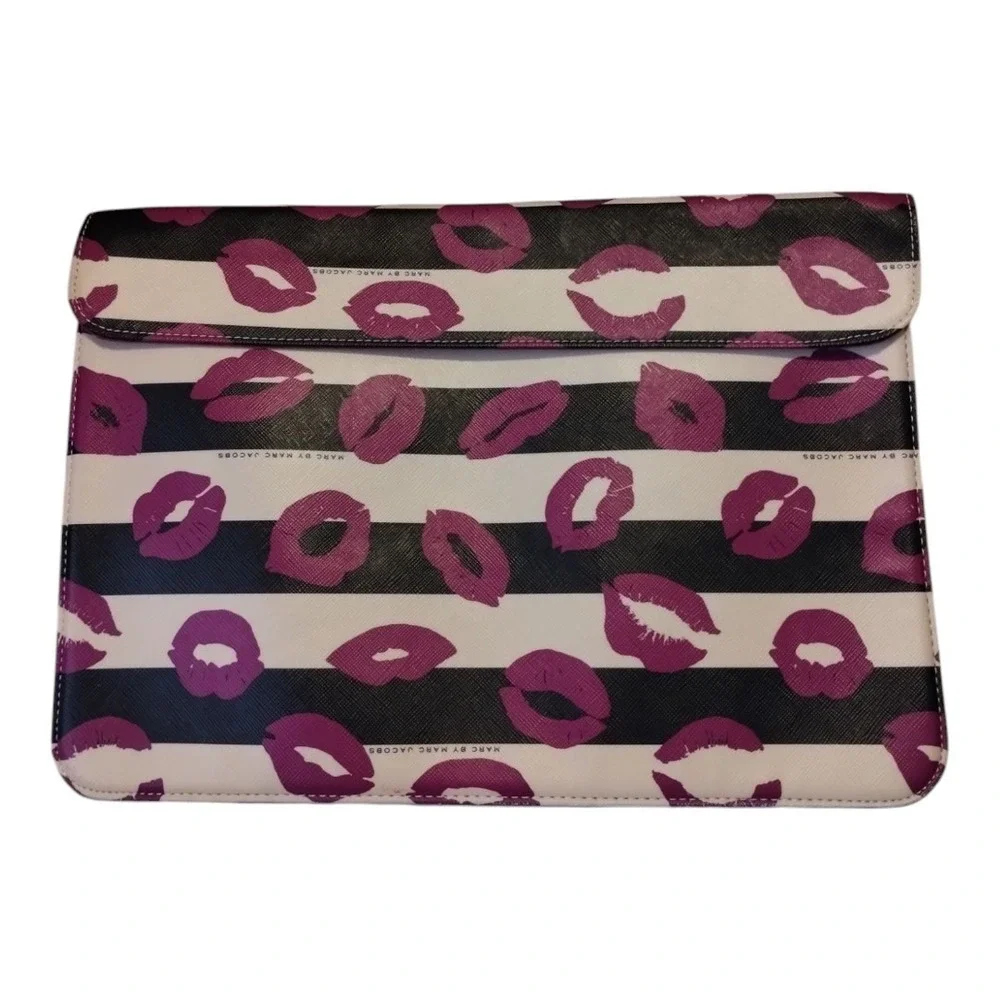 MARC BY MARC JACOBS Lip iPod Protective Sleeve Mini Purse Clutch Computer Case